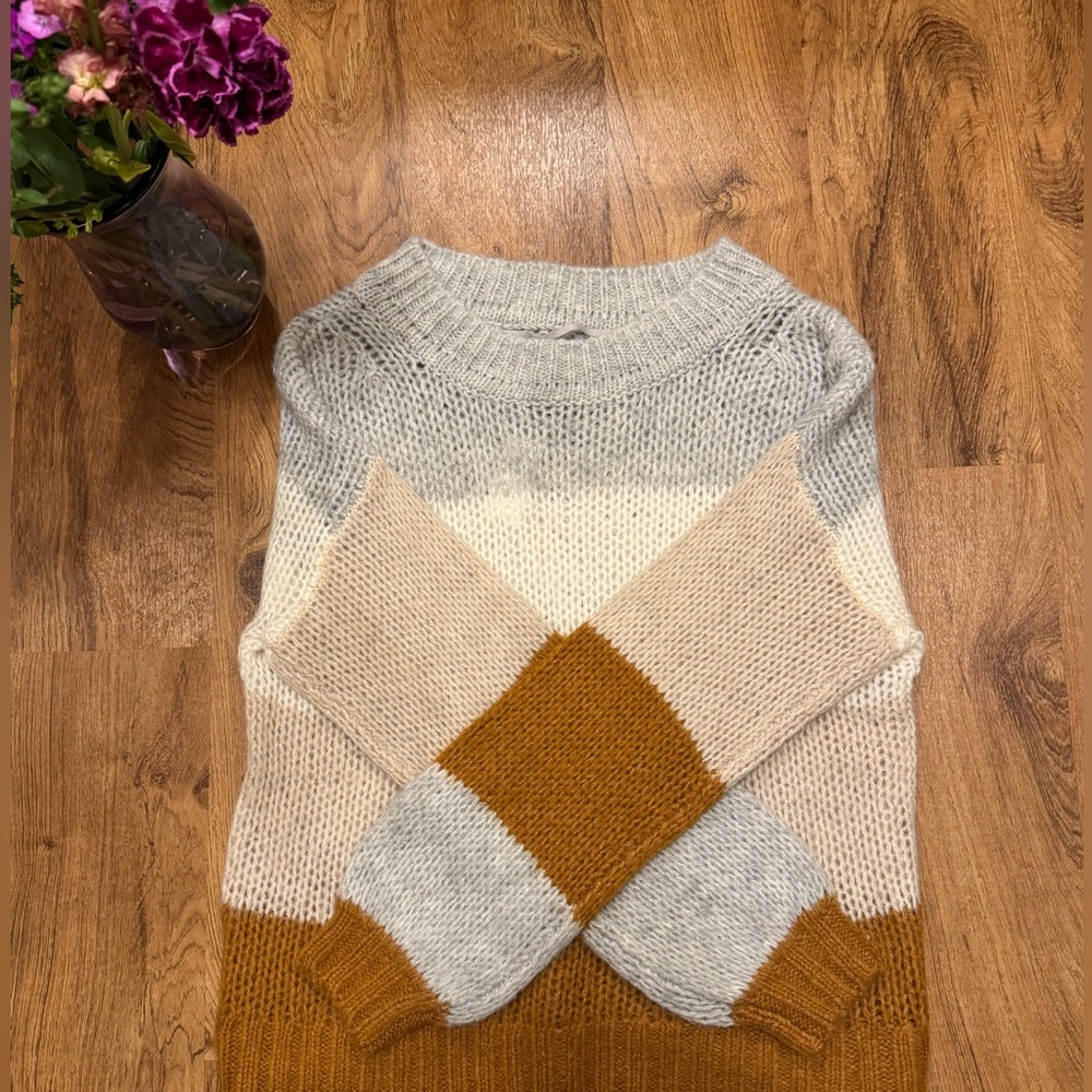 Gap Women’s stripped knitted, multi color sweater.